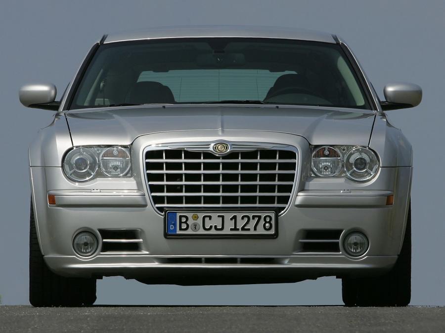  Chrysler 300C SRT8 Touring 2006 года  (фото 11 из 21)